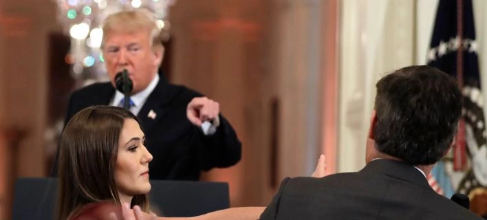 Ο Λευκός Οίκος «ανακαλεί μέχρι νεοτέρας» τη διαπίστευση του δημοσιογράφου που «έβρισε» ο Τραμπ